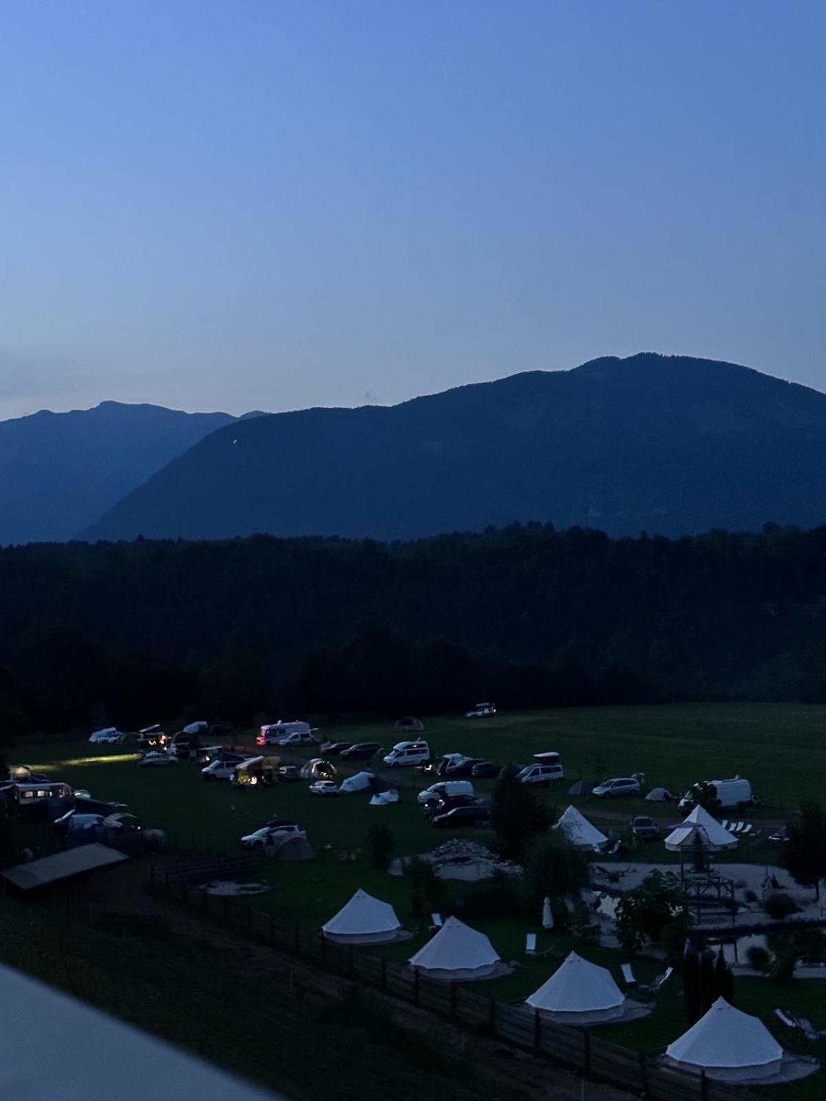 Camp Garden Park-Pitches And Tents Radovljica Zewnętrze zdjęcie