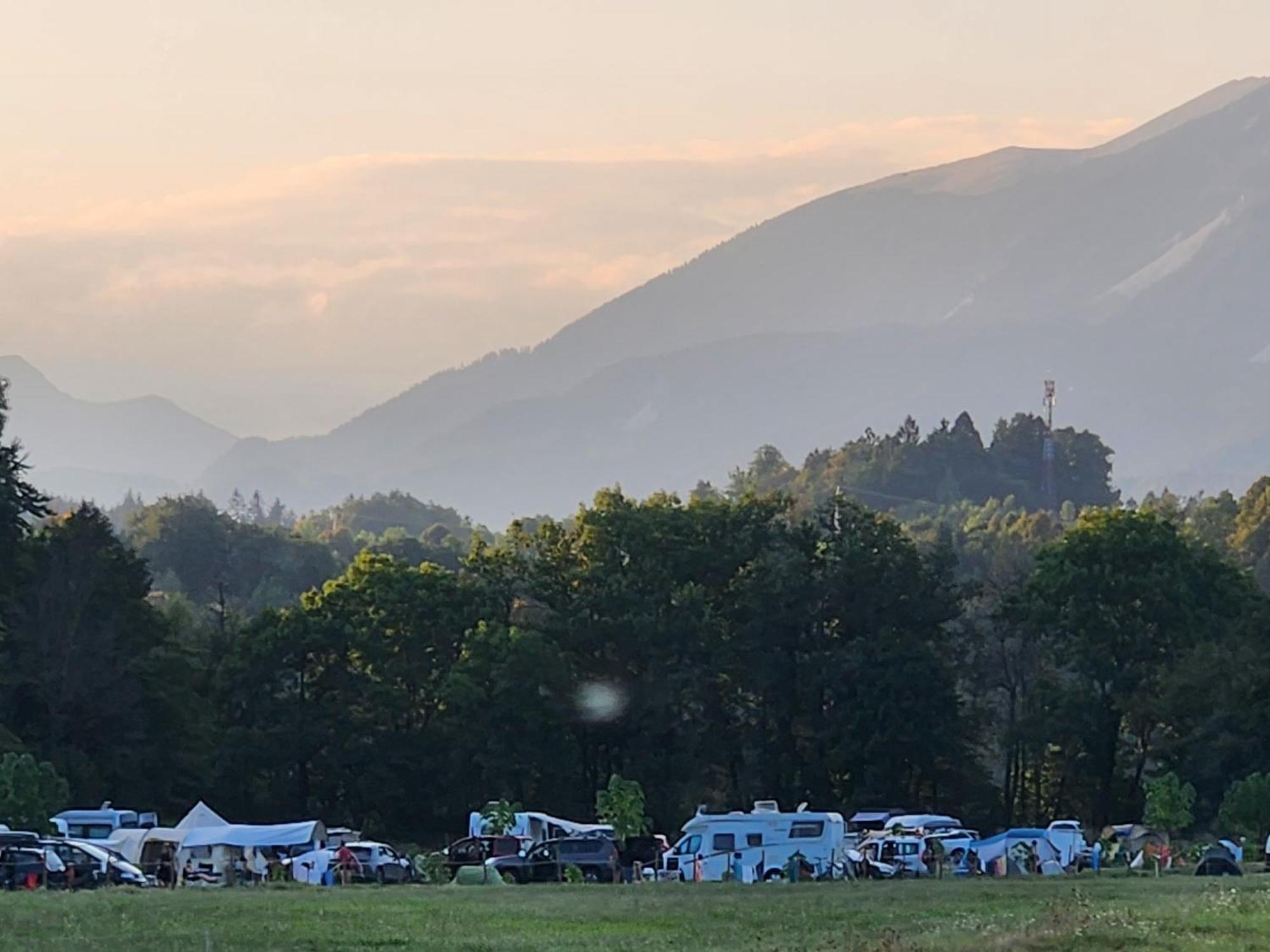 Camp Garden Park-Pitches And Tents Radovljica Zewnętrze zdjęcie